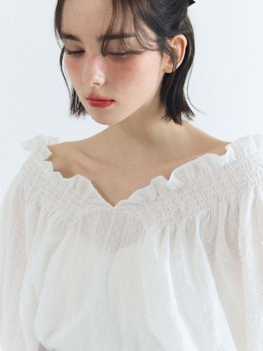 V neck smoke blouse_white - FABRIC SEOUL - Modalova