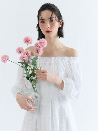 Lace off shoulder dress_white - FABRIC SEOUL - Modalova