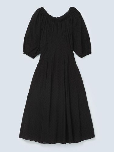 Lace off shoulder dress_black - FABRIC SEOUL - Modalova