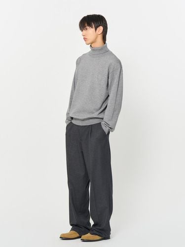 MAN Essential Turtleneck Pullover [GREY] / SBD3M05 - GENERAL IDEA - Modalova