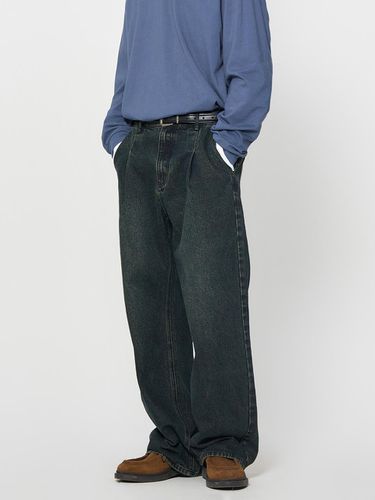 MAN One tuck wide denim pants [DEEP NAVY] / SBD3M1 - GENERAL IDEA - Modalova