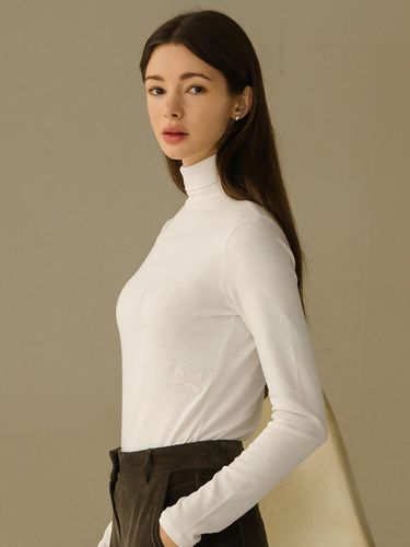 Ribbon turtleneck T-shirt - lienlier - Modalova