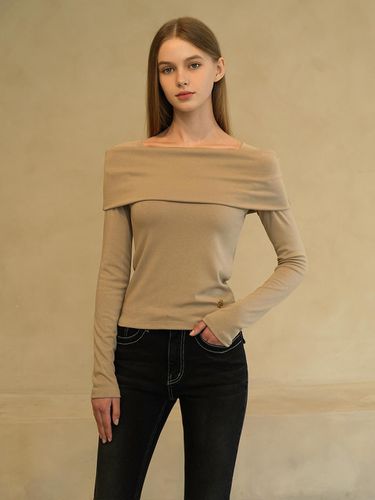 WT-08 OFF-SHOULDER TEE_BEIGE - WAAR - Modalova