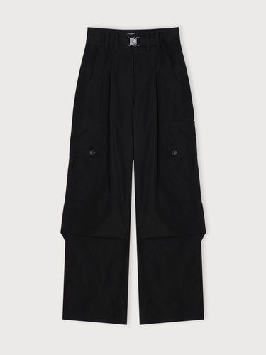 UTILITY BUCKLE PANTS (BLACK) - Ethos - Modalova