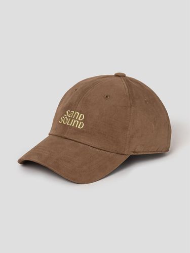 Small Log Ballcap Yellowish Brown (MS488BA80B) - SAND SOUND - Modalova