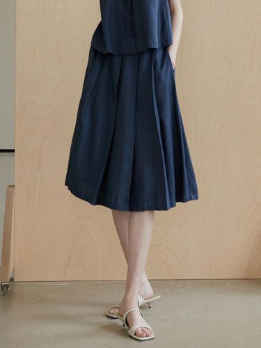 Linen pleats skirt - navy - Amour moier - Modalova