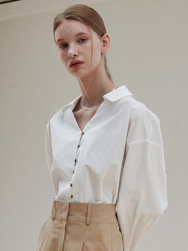 Flat Collar Blouse - White - Amour moier - Modalova