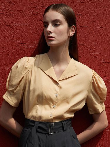 Soft short sleeve blouse (yellow) - Amour moier - Modalova