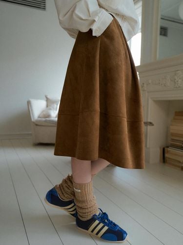 Voluminous Suede Skirt - Brown - overdueflair - Modalova