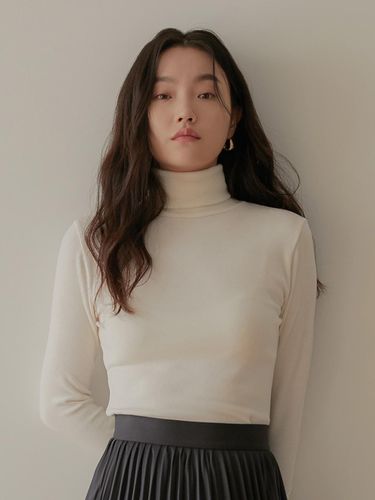 SOFT BRUSH TURTLENECK TOP - 3COLORS - REORG - Modalova