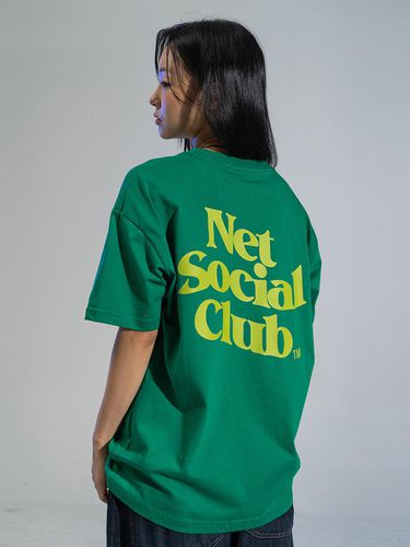 WAVY VIVID LOGO TEE (GREEN) - Net Social Club - Modalova