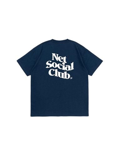 WAVY VIVID LOGO TEE (DARK BLUE) - Net Social Club - Modalova