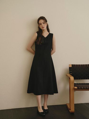 HAZE] Sleeveless v-neck flare dress_ - CHARMEUSE - Modalova