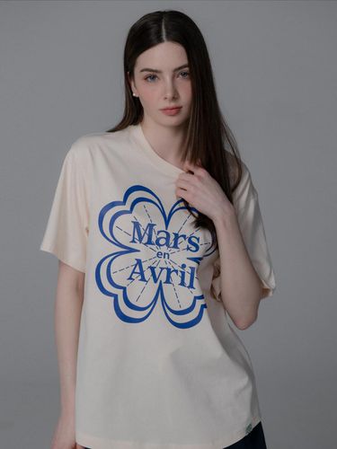 CLOVER TSHIRT_BUTTER BLUE - mars en avril - Modalova