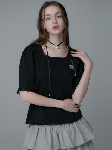 CLOVER SQUARENECK LACE TSHIRT_BLACK - mars en avril - Modalova