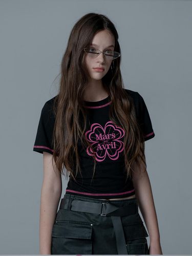 MINI CLOVER STRING CROP TSHIRT_BLACK PINK - mars en avril - Modalova