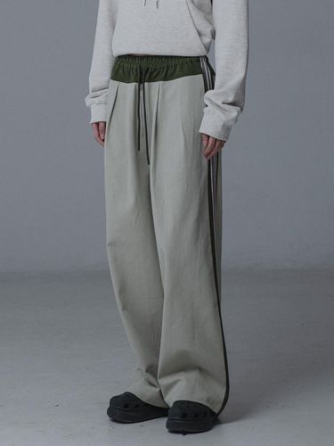 COTTON TAPING WIDE PANTS_LIGHT KHAKI - mars en avril - Modalova