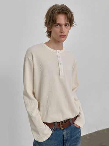 Waffle henley neck t-shirt_ivory - NUAKLE - Modalova