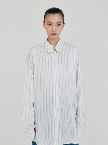 ZANCY Oversized Shirt with Brooch - EENK - Modalova