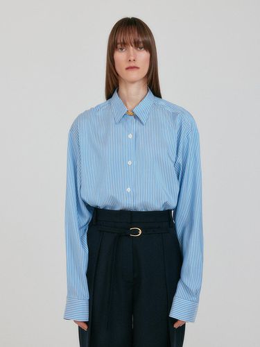 ZANCY Oversized Shirt with Brooch - EENK - Modalova