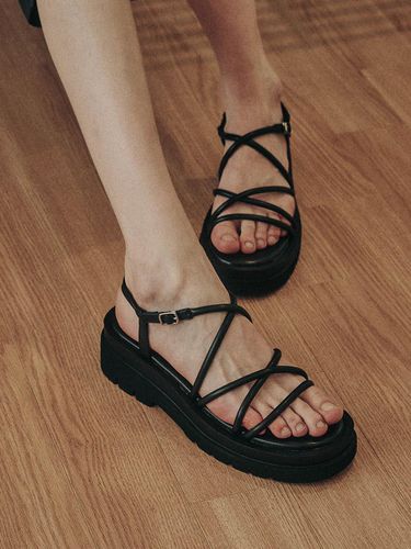 Soft Foam Slim Curve Strap Sandals 412424011 - SALTANDCHOCOLATE - Modalova