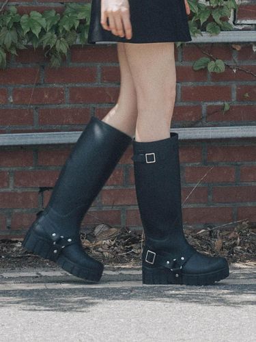 Saddle Buckle Rain Boots Long 412428001 - SALTANDCHOCOLATE - Modalova