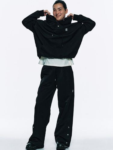 CENTAUR SIDE SNAP PANTS_BLACK - CENTAUR.KR - Modalova