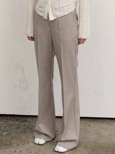 Wool slightly-bootcut slacks - ouie - Modalova