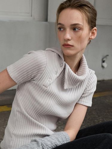 Diagonal button Up Polo neck T-shirt - ouie - Modalova