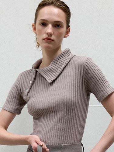 Diagonal button Up Polo Neck Tee - ouie - Modalova