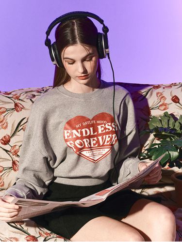 Cropped Graphic Vintage Heart Sweatshirt [GRAY] - KOLEAT - Modalova