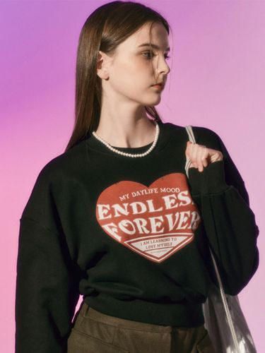 Cropped Graphic Vintage Heart Sweatshirt [BLACK] - KOLEAT - Modalova