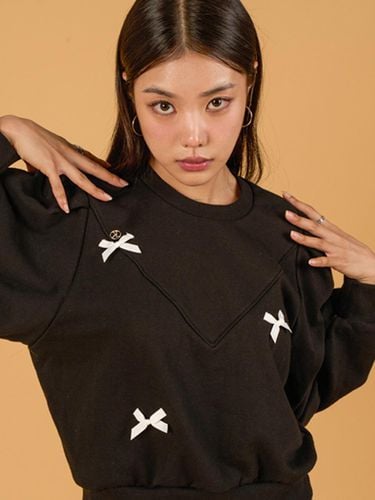 Cropped Puff Sleeve Ribbon Nickel Logo Sweatshirt - KOLEAT - Modalova