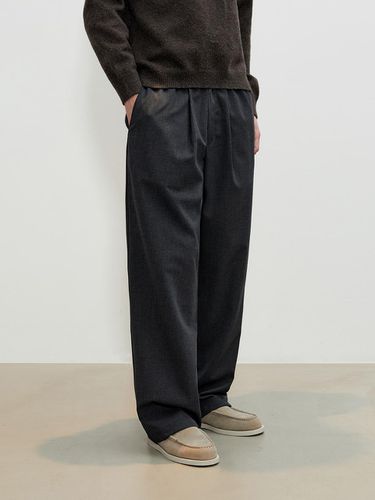 Daily One Tuck Wide BANDING Slacks_Charcoal - V2 - Modalova