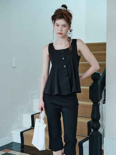 Ruffled Sleeveless Blouse, black - DAUGHTER - Modalova