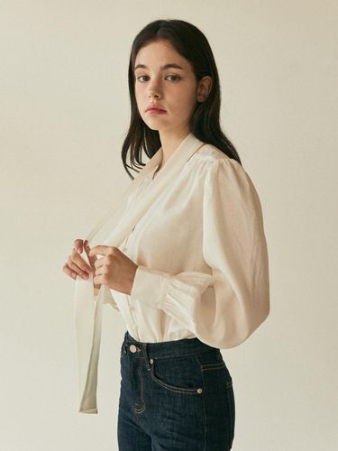 SILKY-TIED BLOUSE_WHITE - Authenti - Modalova