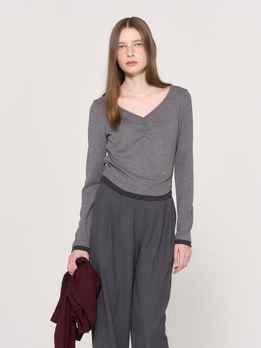 V-neck shirring layered T-shirt [MELANGE CHARCOAL] - GENERAL IDEA - Modalova