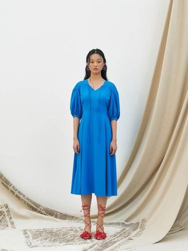 Balloon Sleeve Satin Shirring Dress - KUME - Modalova