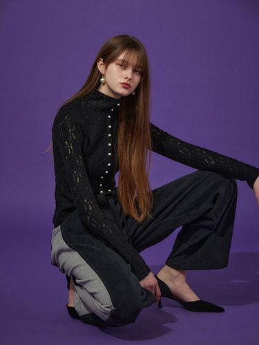 LACE TURTLENECK TOP - BLACK - JOHNNY HATES JAZZ - Modalova