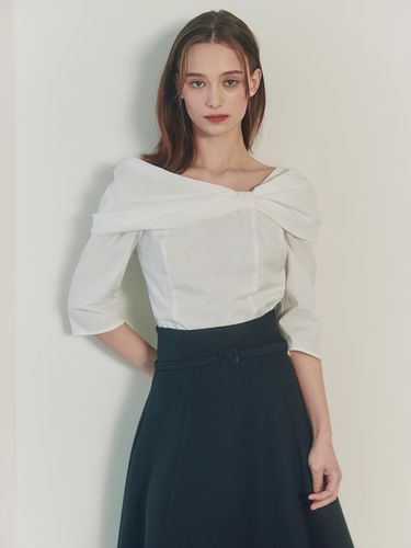 Heidi / Off-Shoulder Ribbon Blouse (2color) - S BLANC - Modalova