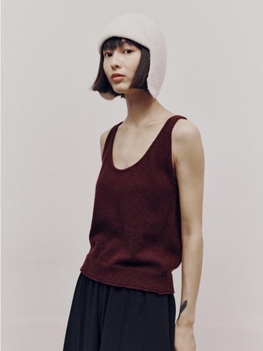 Essential Wool Sleeveless (Wine) - Maggie - Modalova