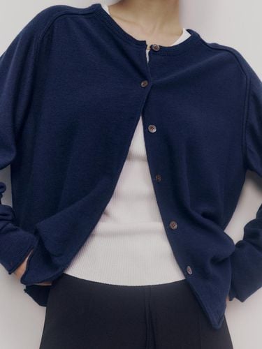 Essential Wool Cardigan (Blue Navy) - Maggie - Modalova