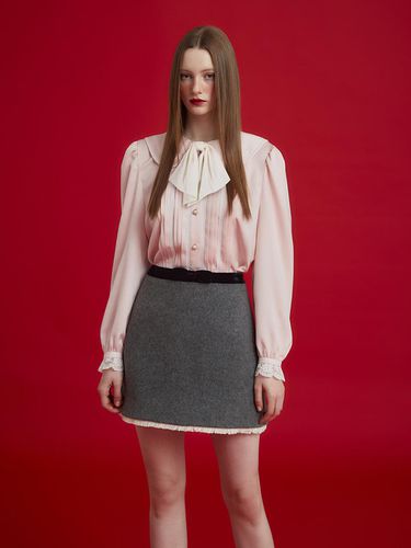 ROUND COLLAR PINTUCK BLOUSE - PINK - JOHNNY HATES JAZZ - Modalova