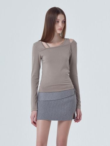 Curved Neck Slit T-Shirt, Ash Brown - ETMON - Modalova