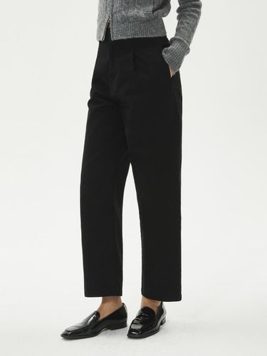 ALL-SEASON] PINTUCK COTTON STRAIGHT PANTS_BLACK - LADYVOLUME - Modalova