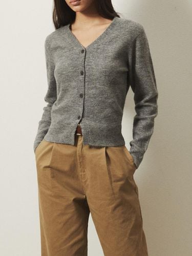 V-NECK WOOL BUTTON KNIT CARDIGAN_GRAY - LADYVOLUME - Modalova