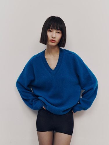 Signature V-neck Pullover (Blue) - Maggie - Modalova