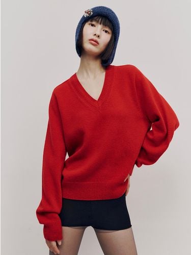 Signature V-neck Pullover (Red) - Maggie - Modalova