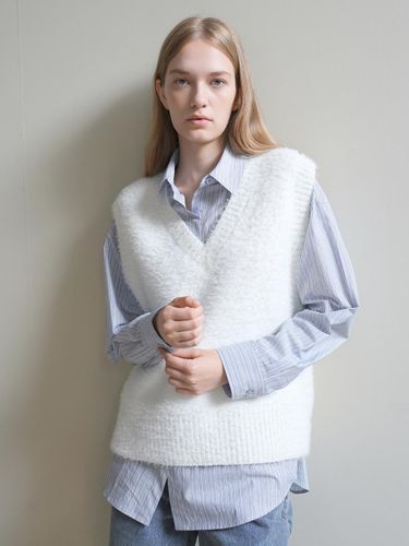 FURRY KNIT VEST / 3COLOR - PAUL&ALICE - Modalova