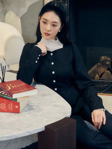 Heart Neck Peplum Blouse - JJ JIGOTT - Modalova